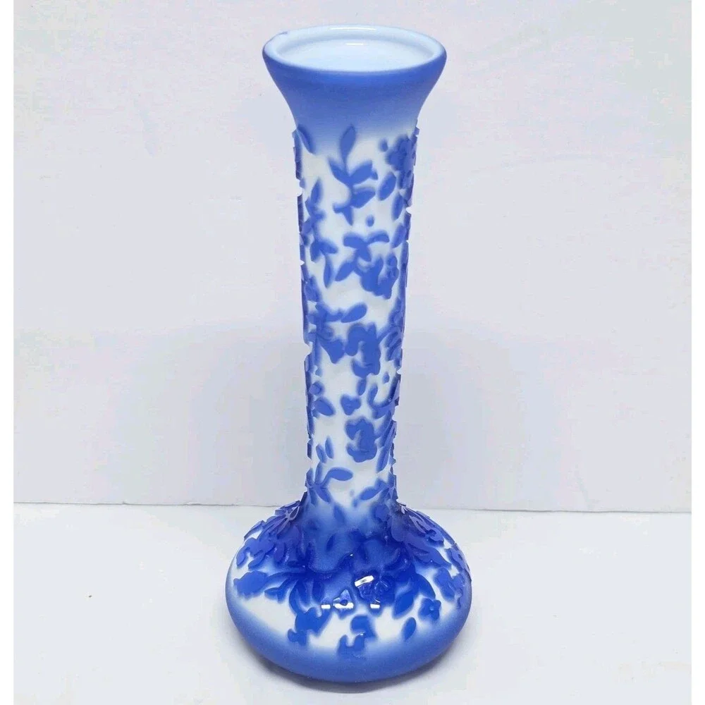 Pilgrim Cameo Glass Kelsey Murphy Signed Bud Vase 7
